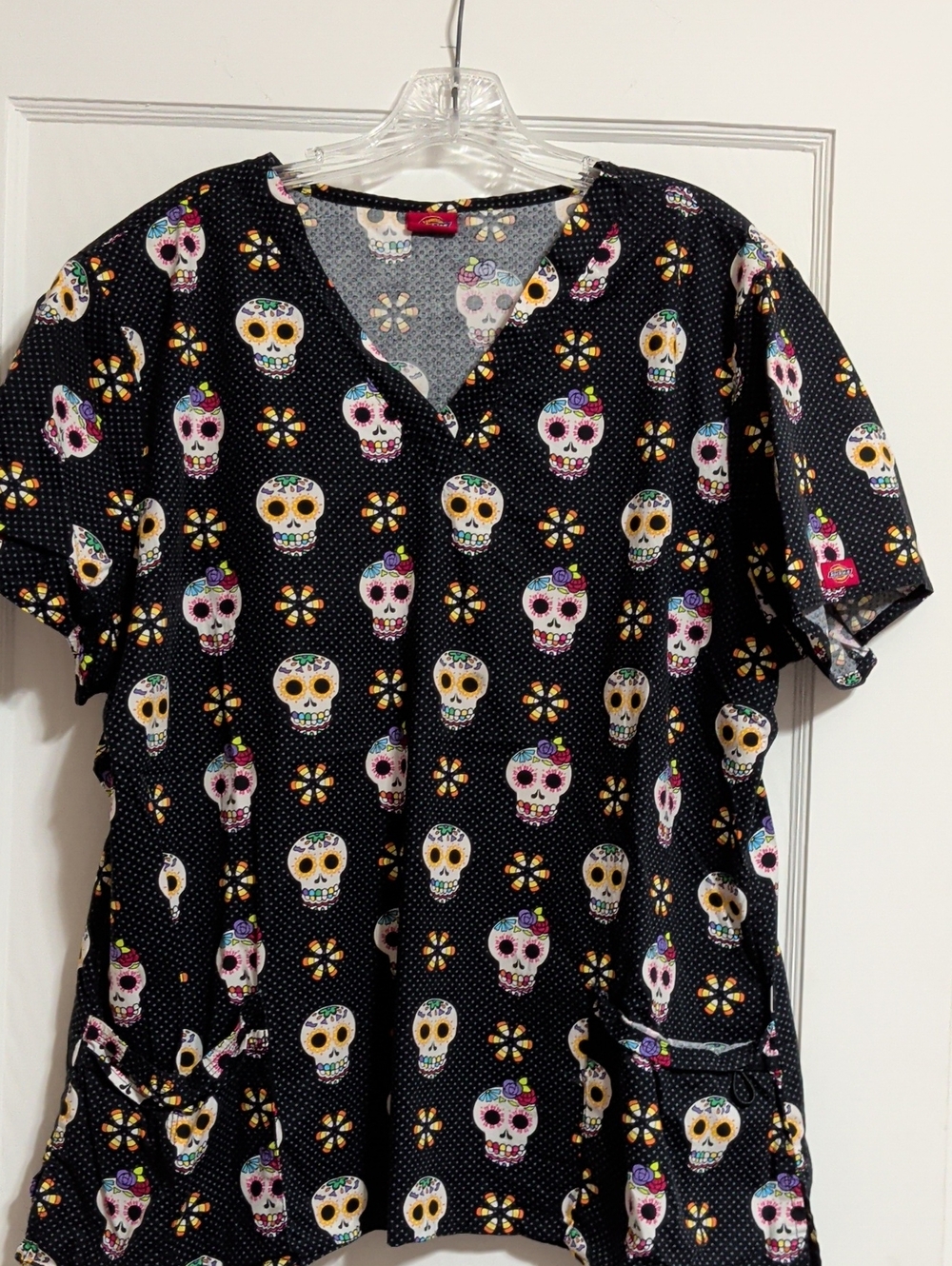Dickies Black Sugar Skull Print V-Neck Women's Scrub Top XL Pockets Uniform